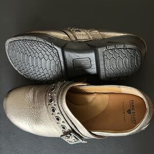 Nurse Mates Chelsea Pillowtop Metallic Leather Clogs Workwear Comfort Size 8
